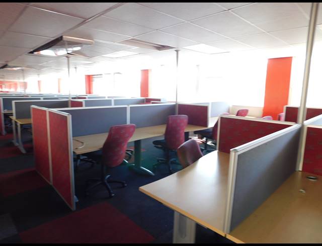 1,380M² OFFICE TO LET IN FERNDALE